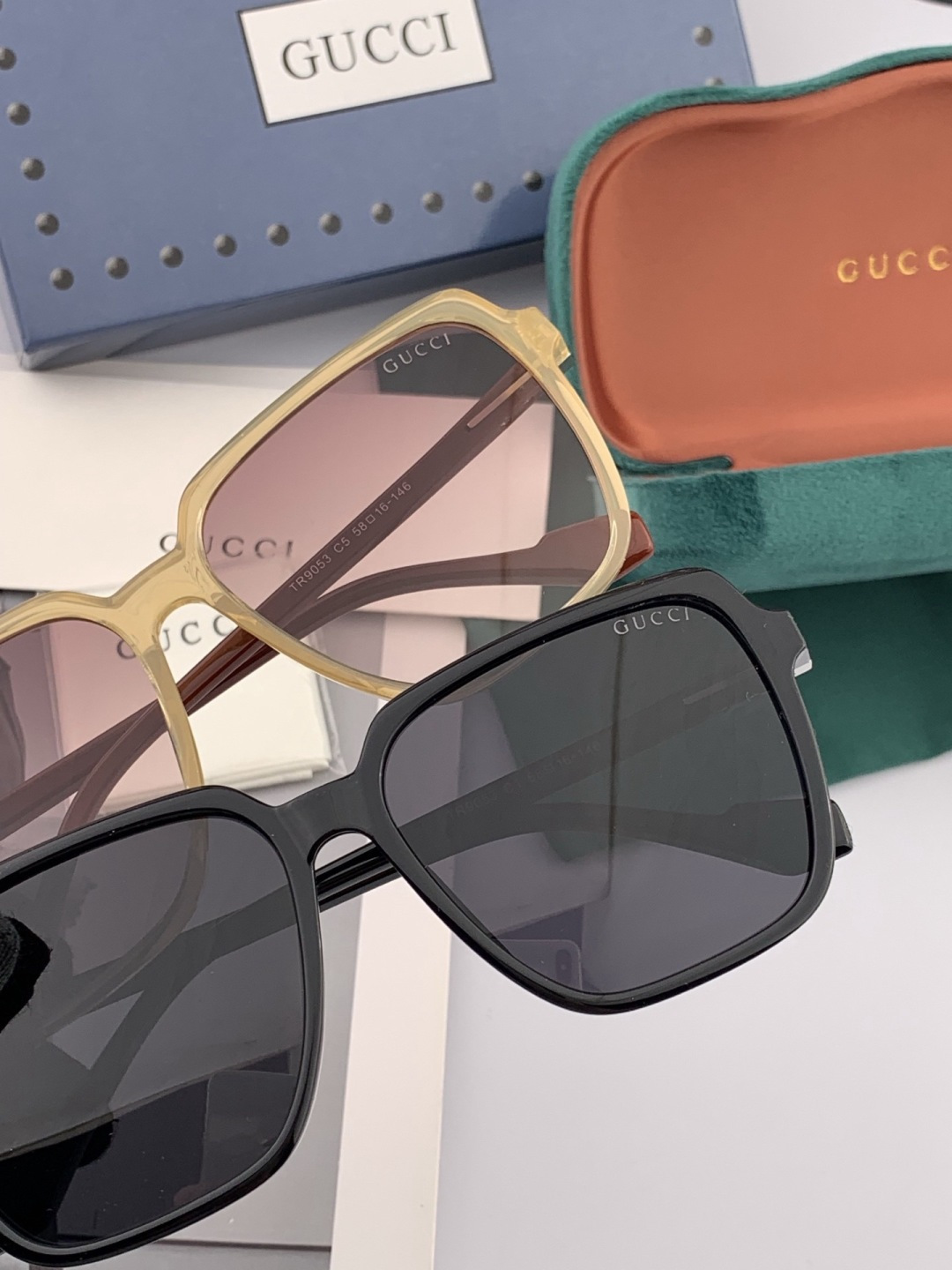 GUCCI 开春新款 最新款方框太阳镜 各路网红纷纷带起气场满分‼️ 俏皮甜美.上脸效果更佳.金属质感超