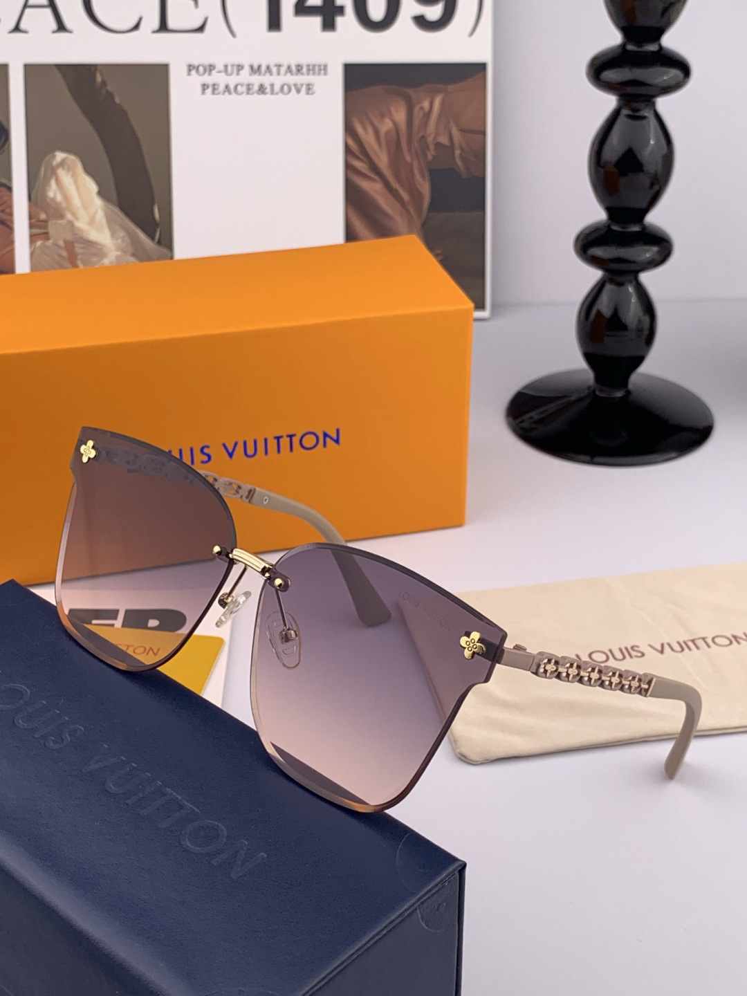 lv大框太阳镜墨镜经典的方框设计，不挑脸型，无论搭配大衣还是连衣裙都非常显气质尼龙镜片预防紫外线 型号：