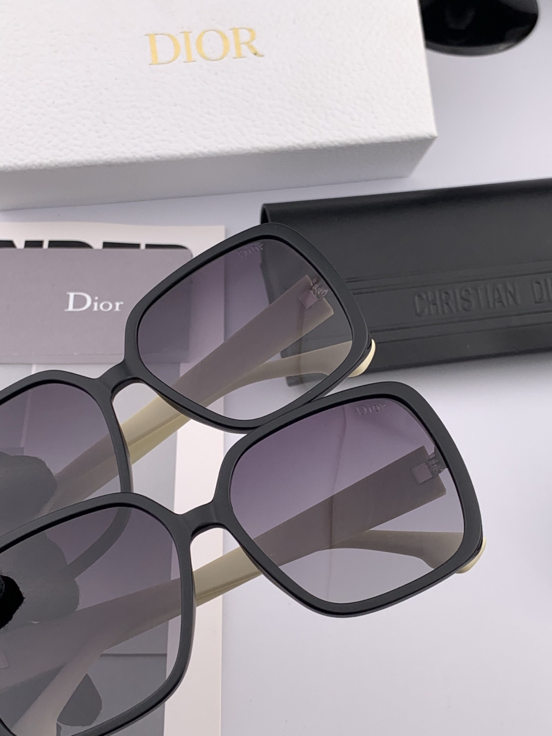 🔺 【DIOR-迪奥】开春新款 潮流爆款 时尚方框偏光太阳镜 高品质 佩戴舒适 网红潮款墨镜 型号：D7