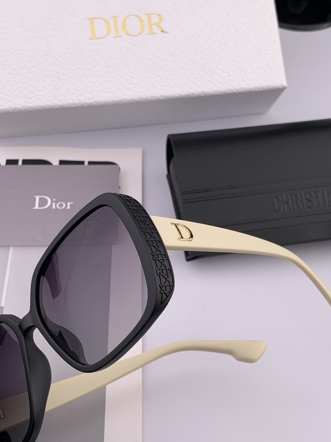 🔺 【DIOR-迪奥】开春新款 潮流爆款 时尚方框偏光太阳镜 高品质 佩戴舒适 网红潮款墨镜 型号：D7