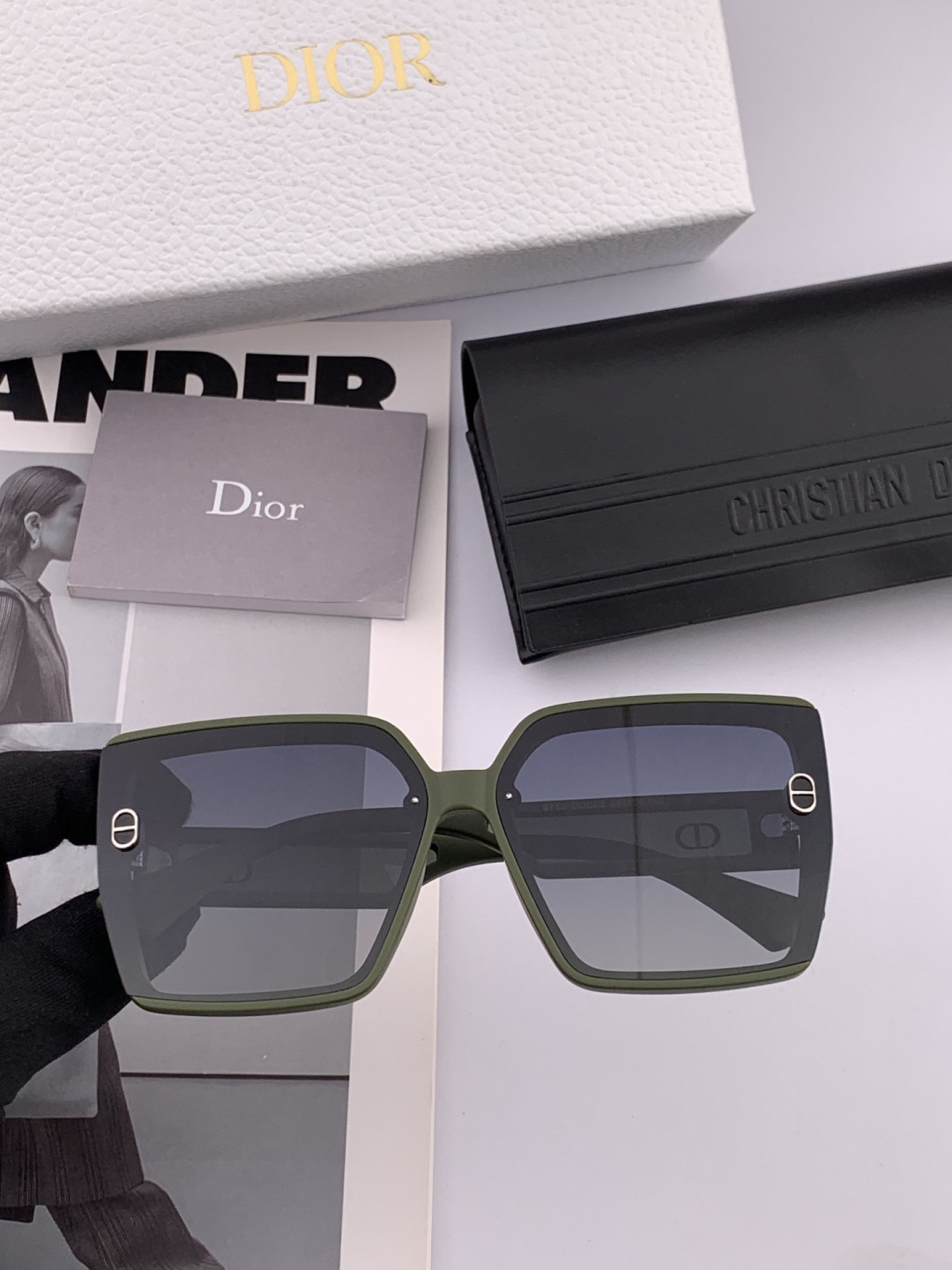 【DIOR-迪奥】开春新款 潮流爆款 时尚方框偏光太阳镜 高品质 佩戴舒适 网红潮款墨镜 型号 CD09