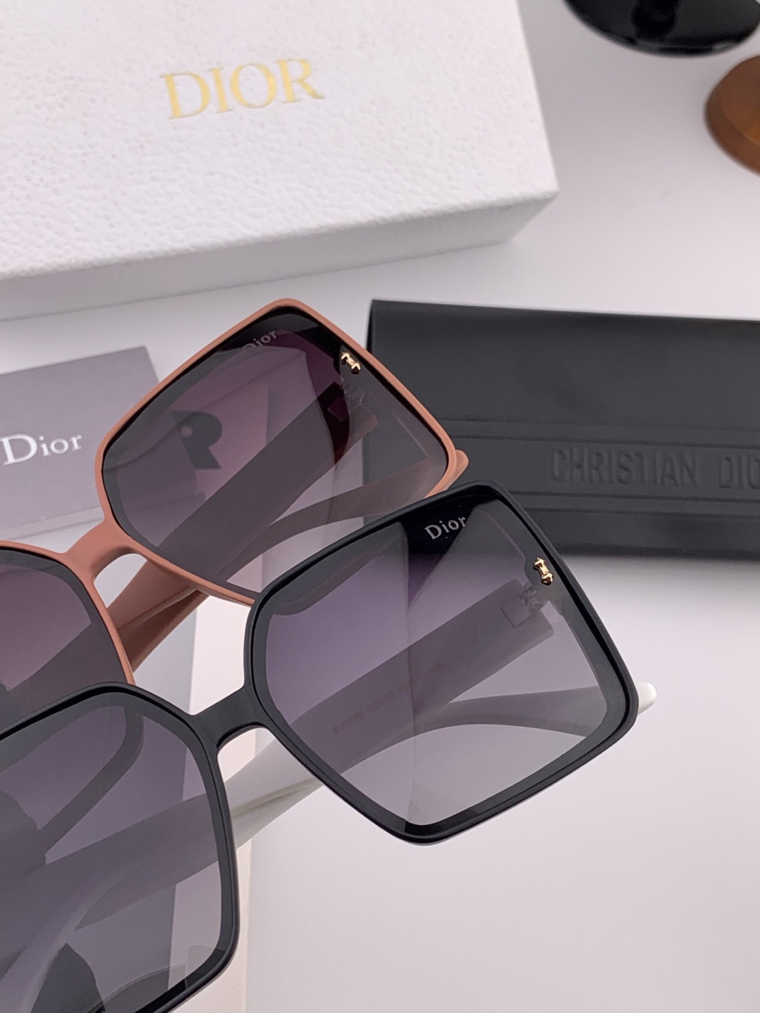 🔺 【DIOR-迪奥】开春新款 潮流爆款 时尚方框偏光太阳镜 高品质 佩戴舒适 网红潮款墨镜 女士高清偏