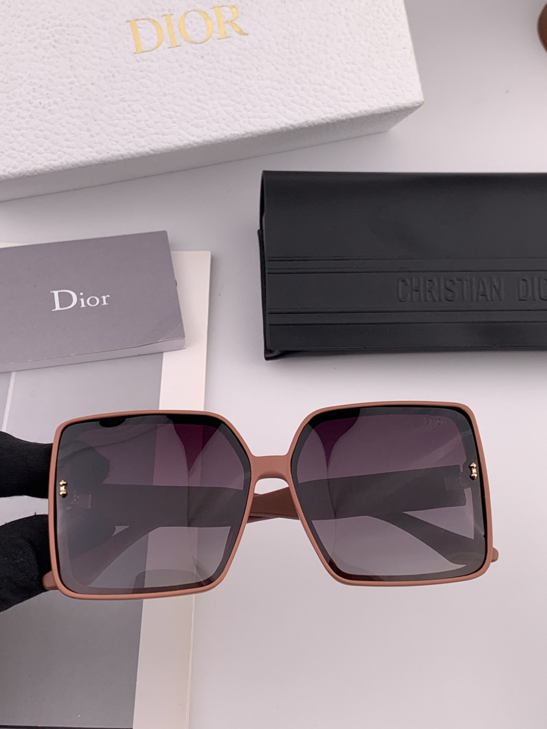 🔺 【DIOR-迪奥】开春新款 潮流爆款 时尚方框偏光太阳镜 高品质 佩戴舒适 网红潮款墨镜 女士高清偏