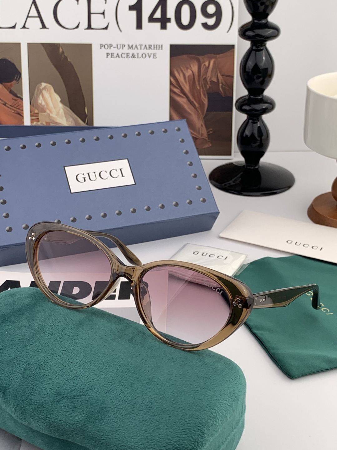 Gucci 经典的小框设计，不挑脸型，无论搭配大衣还是连衣裙都非常显气质尼龙偏光镜片预防紫外线 型号：G