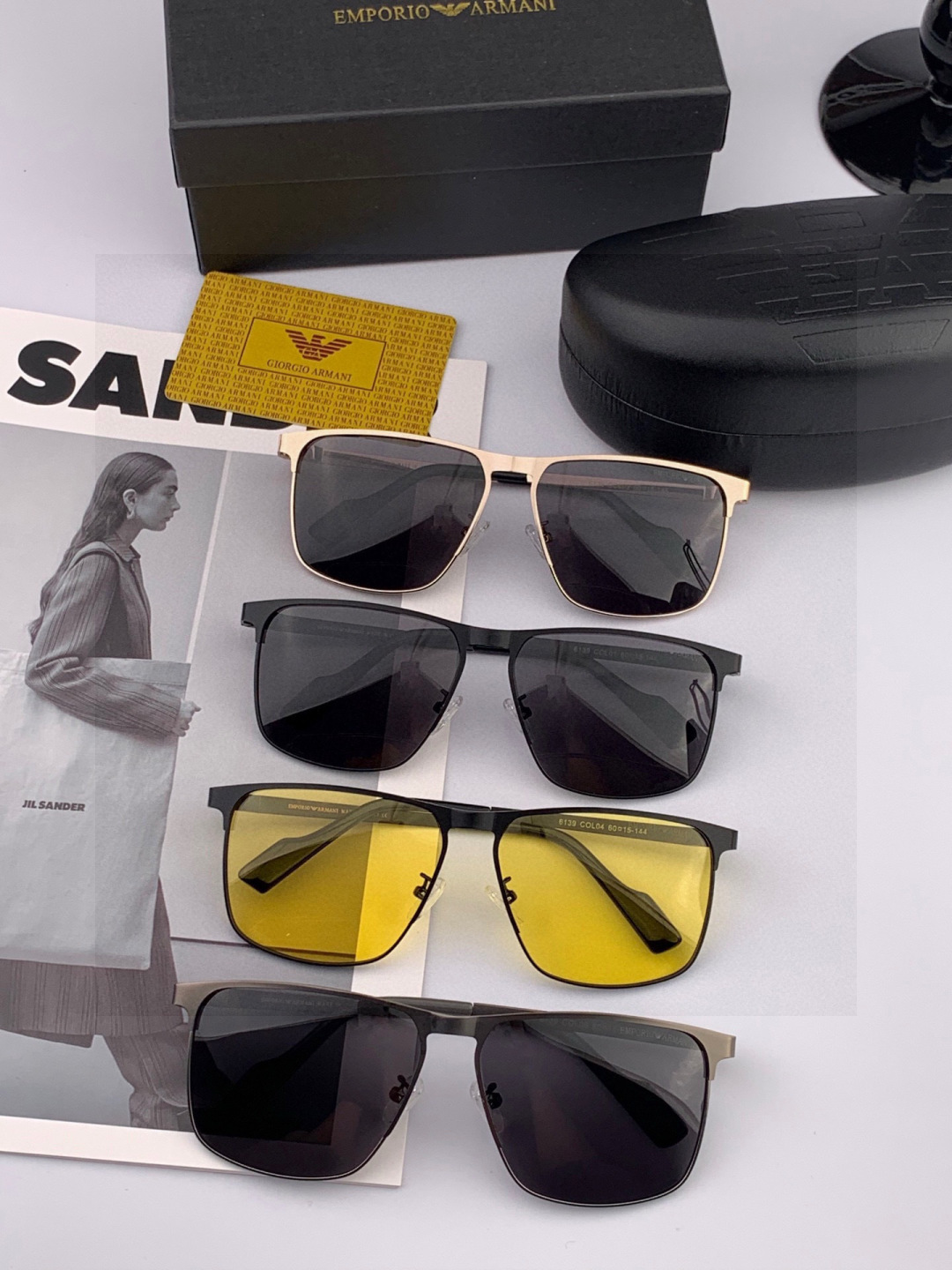 【阿玛尼】新款超百搭金属尼龙太阳镜、造型轮廓超大镜框完美修饰脸型，时尚超级百搭 ！型号：A9613