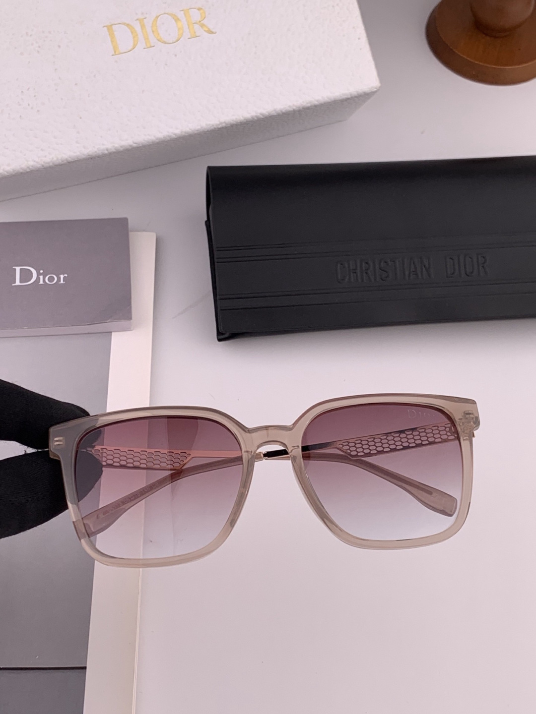 🔺 【DIOR】开春新款 潮流爆款 时尚方框偏光太阳镜 高品质 佩戴舒适 网红潮款墨镜 女士高清偏光太阳
