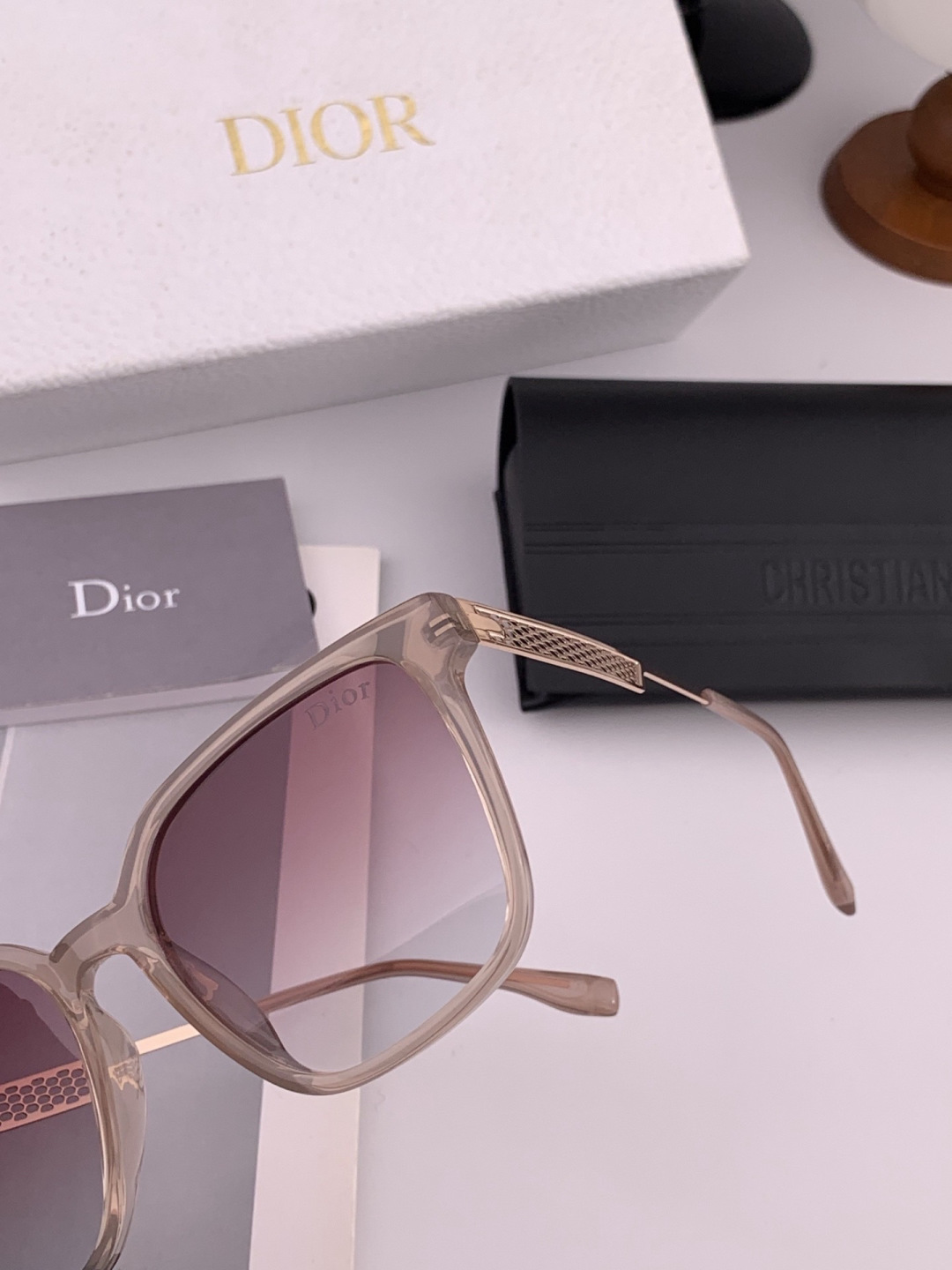 🔺 【DIOR】开春新款 潮流爆款 时尚方框偏光太阳镜 高品质 佩戴舒适 网红潮款墨镜 女士高清偏光太阳