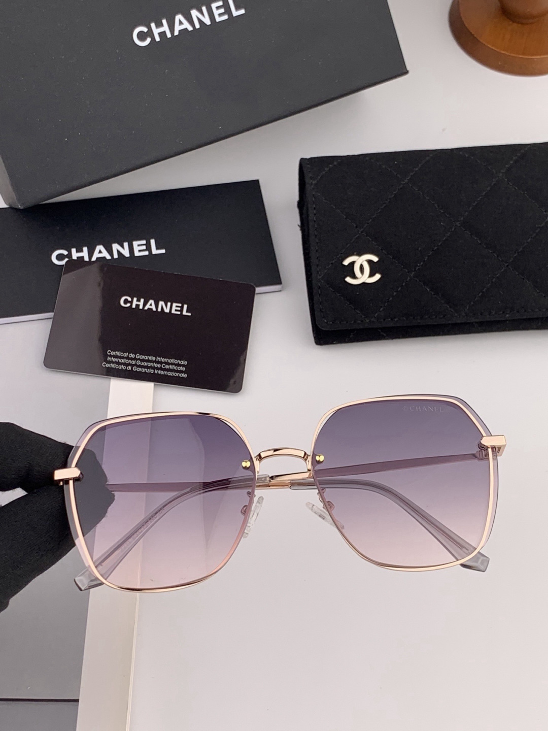 【CHANEL】香奈儿 新款尼龙偏光太眼镜，无框钻石 切边更有质感，大气女人范儿，大脸小脸都好看 ！型号