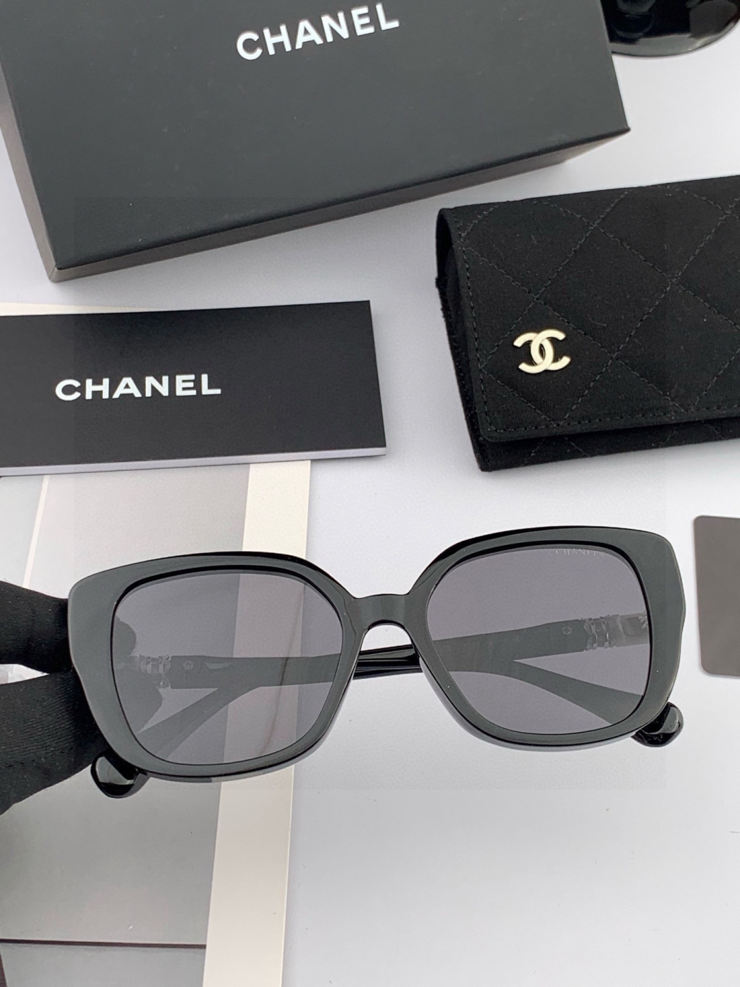 【CHANEL】香奈儿 新款潮流爆款 时尚方框太阳镜 佩戴舒适 网红潮款墨镜 女士高清加厚偏光太阳镜🕶️