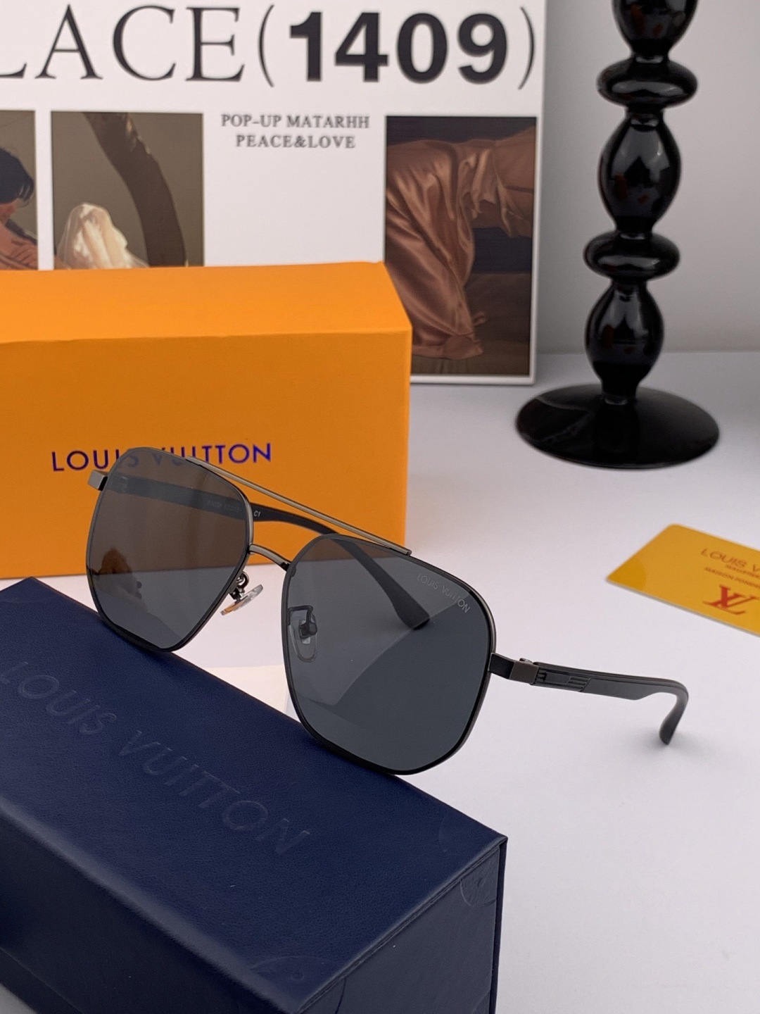 LV 男款炫彩飞行员偏光太阳镜 ❤️材质：高清尼龙加厚卡槽高清偏光镜片 🌹无边框镜架💕颜👍型号：L889