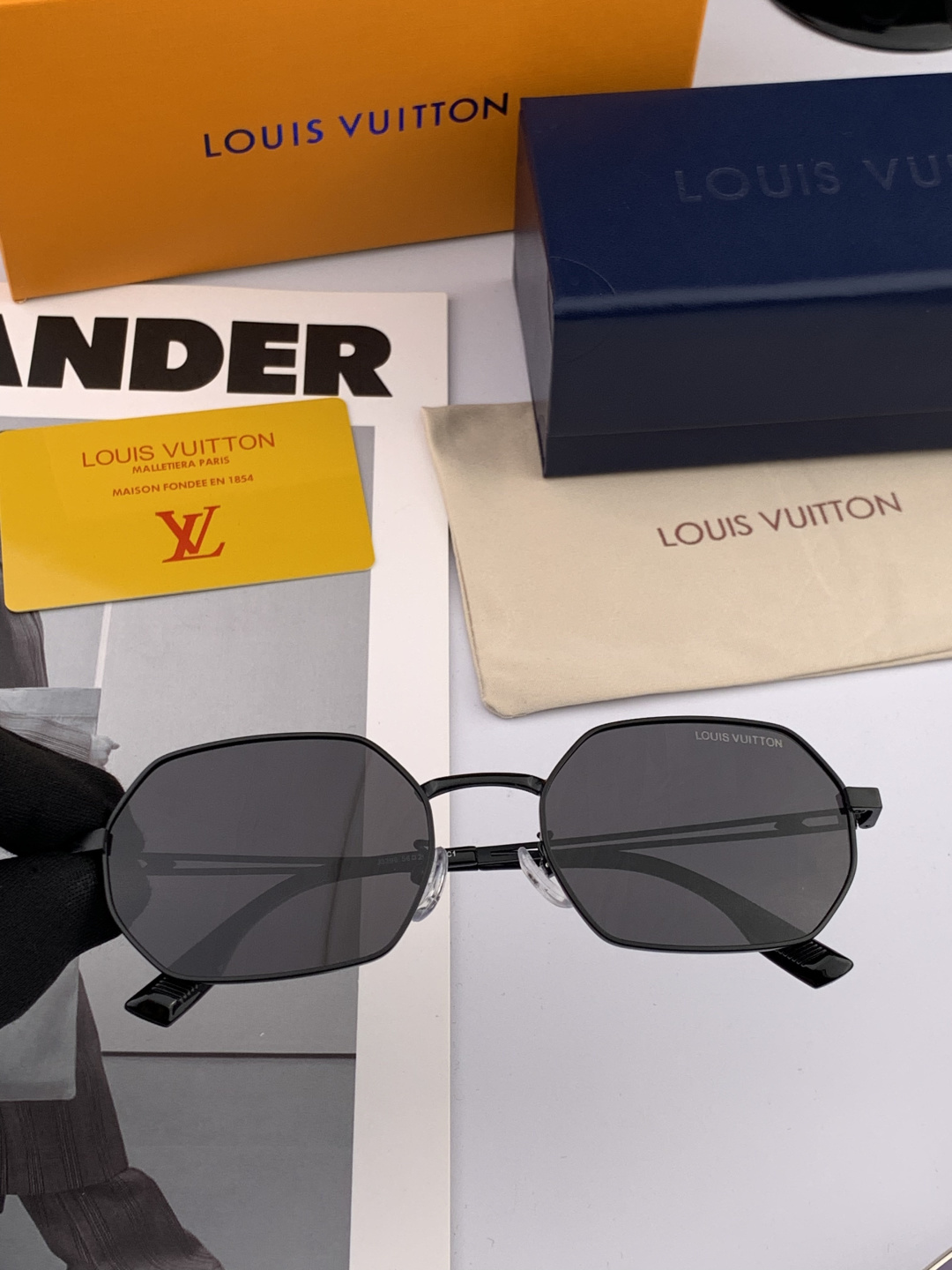 Lv 🔥 高品质男女款墨镜 👍 进口宝丽来偏光镜片 🔥蛤蟆镜 开车钓鱼都可 🔥百搭显瘦墨镜韩版男士飞行员