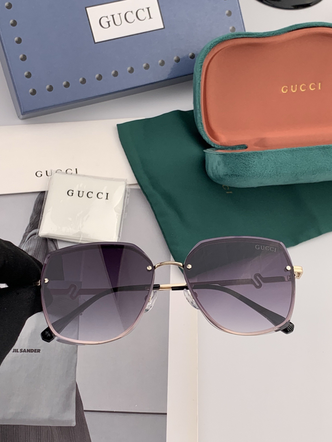 GUCCI 开春新款 最新款无框太阳镜 各路网红纷纷带起气场满分‼️ 俏皮甜美.上脸效果更佳.金属质感超