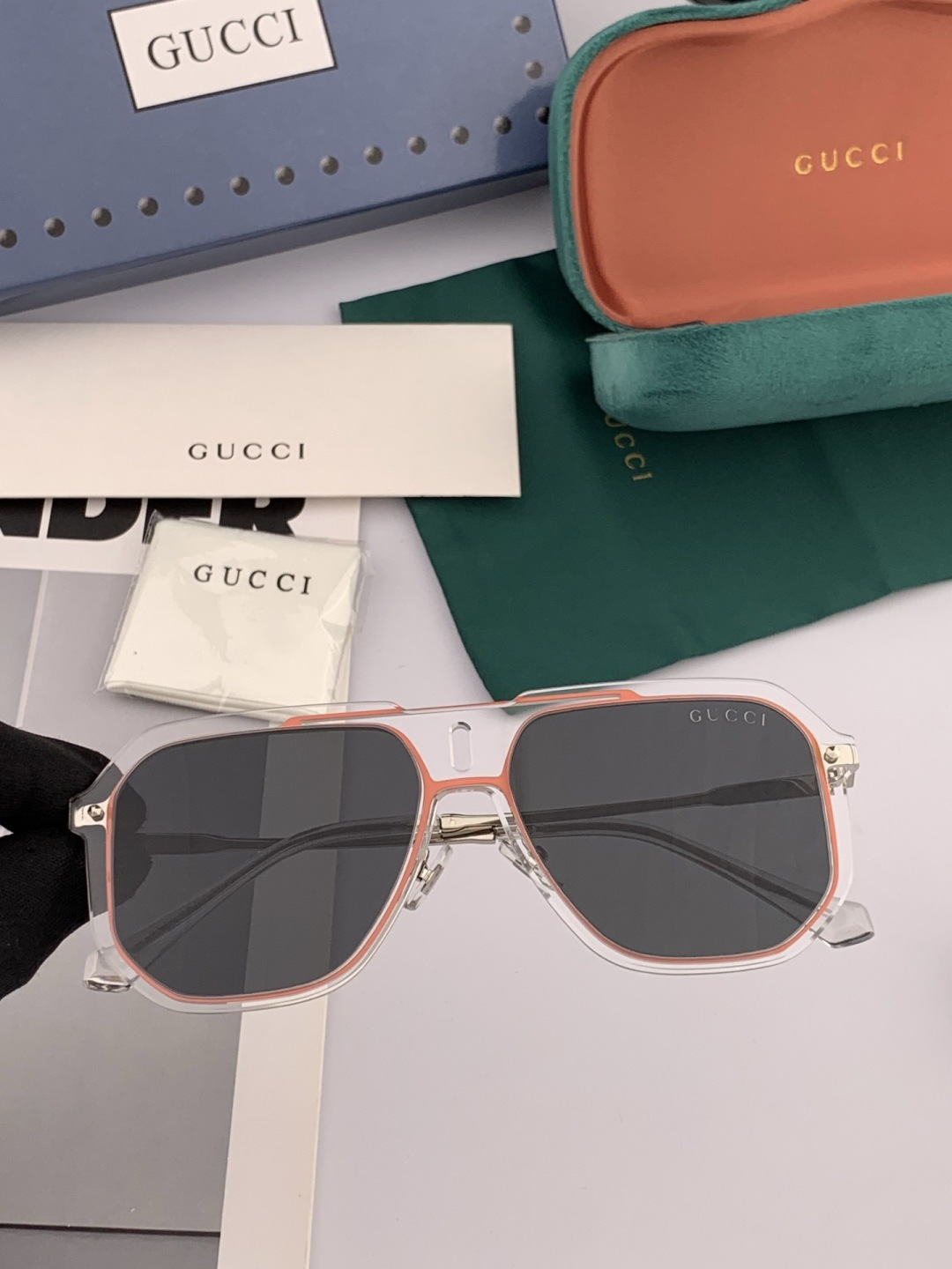 GUCC* 2026 新款男女情侣款太阳iP电镀永不褪色 卖点：超轻超有弹性整幅眼镜片：高清尼龙偏光镜片