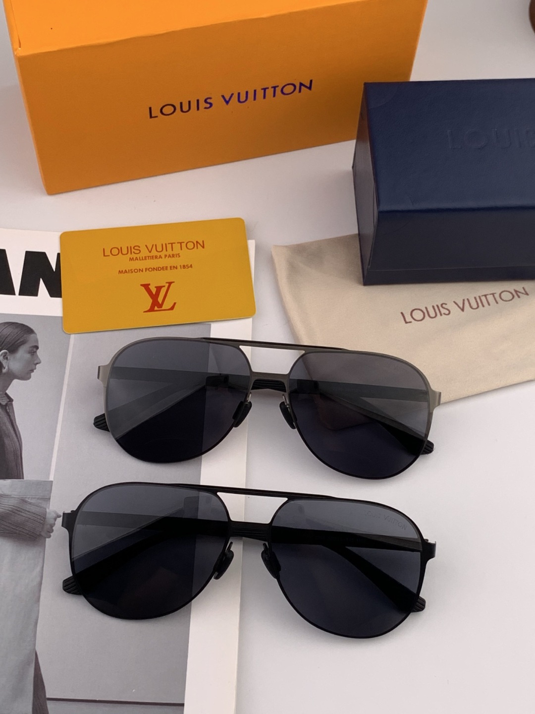 LV 男款炫彩飞行员偏光太阳镜 ❤️材质：高清尼龙加厚卡槽高清偏光镜片 🌹无边框镜架💕颜👍型号：L522
