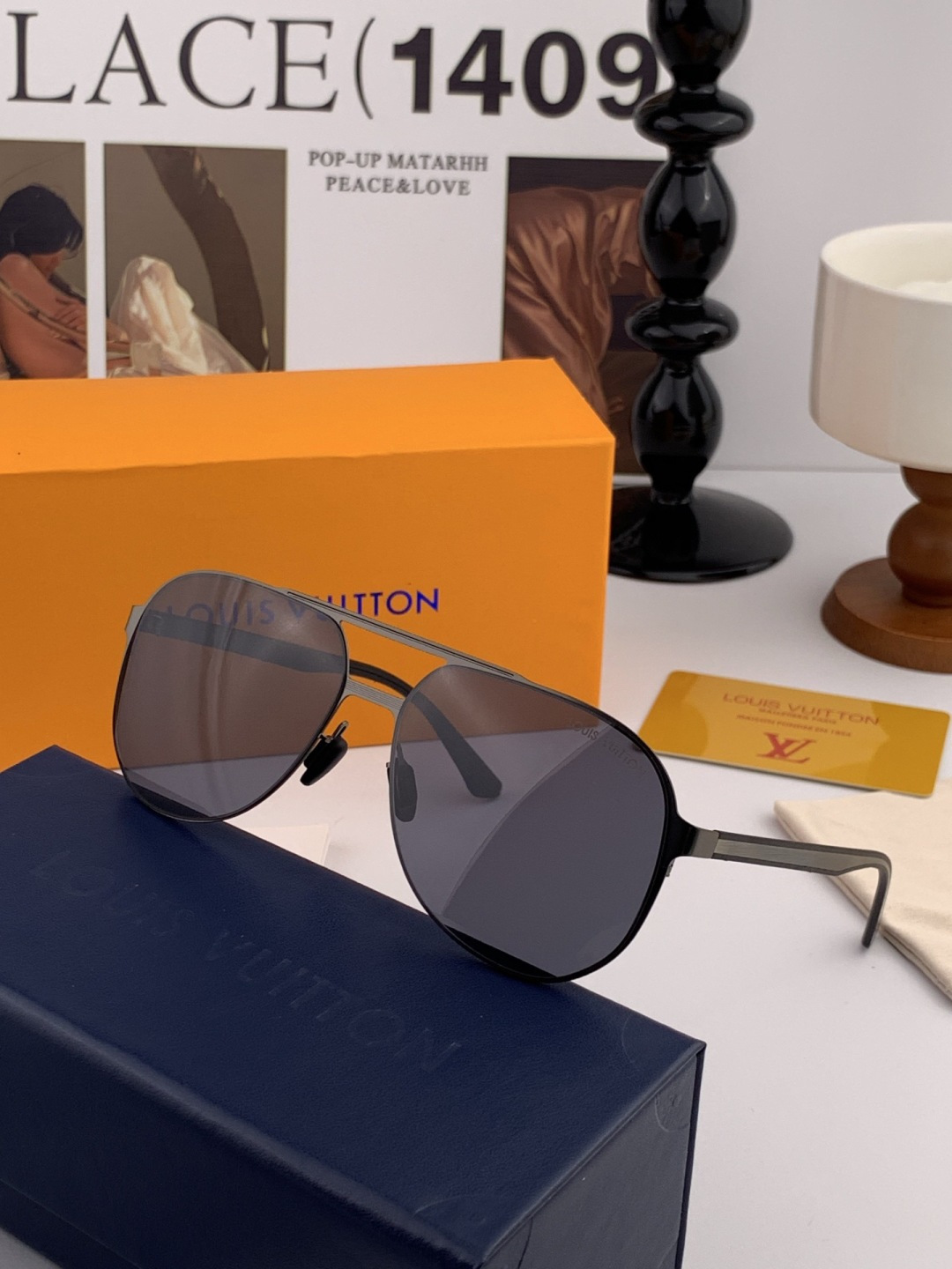 LV 男款炫彩飞行员偏光太阳镜 ❤️材质：高清尼龙加厚卡槽高清偏光镜片 🌹无边框镜架💕颜👍型号：L522