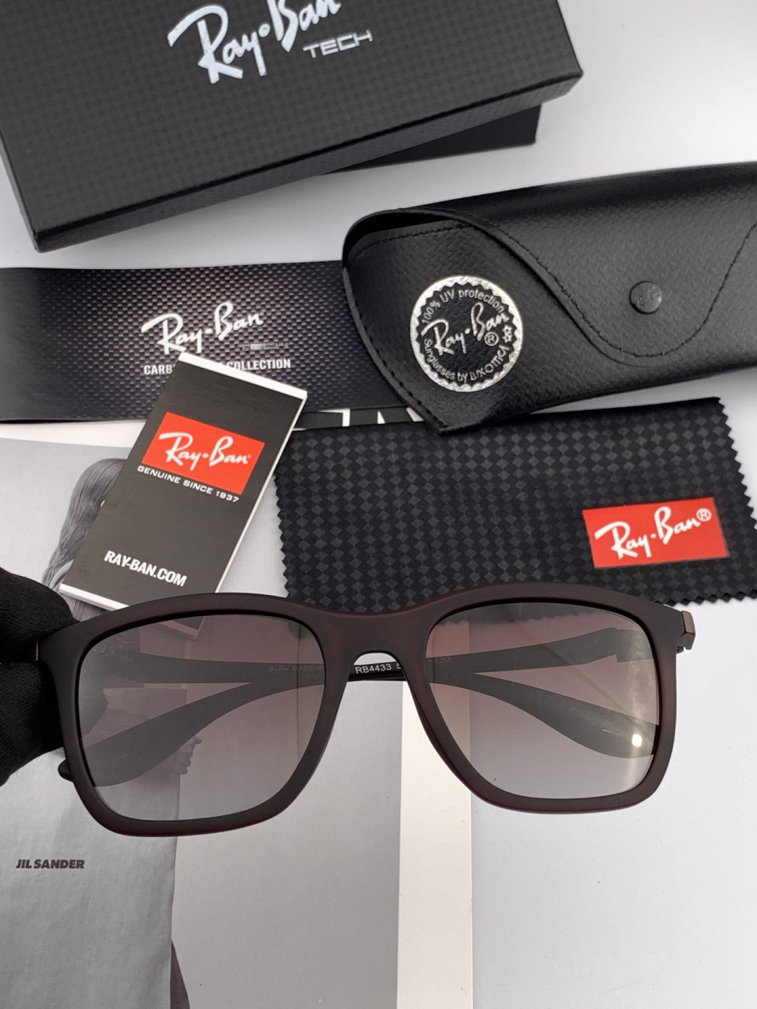 官方同步 品牌:雷朋经典男女士玻璃太阳镜 材质：美国宝丽来高清防爆钢化玻璃镜片 型号：RB3443