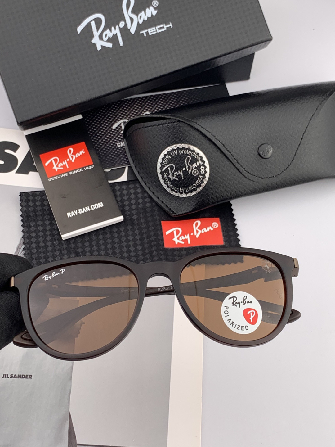 官方同步 品牌:雷朋经典男女士玻璃太阳镜 材质：美国宝丽来高清防爆钢化玻璃镜片 型号：RB7839