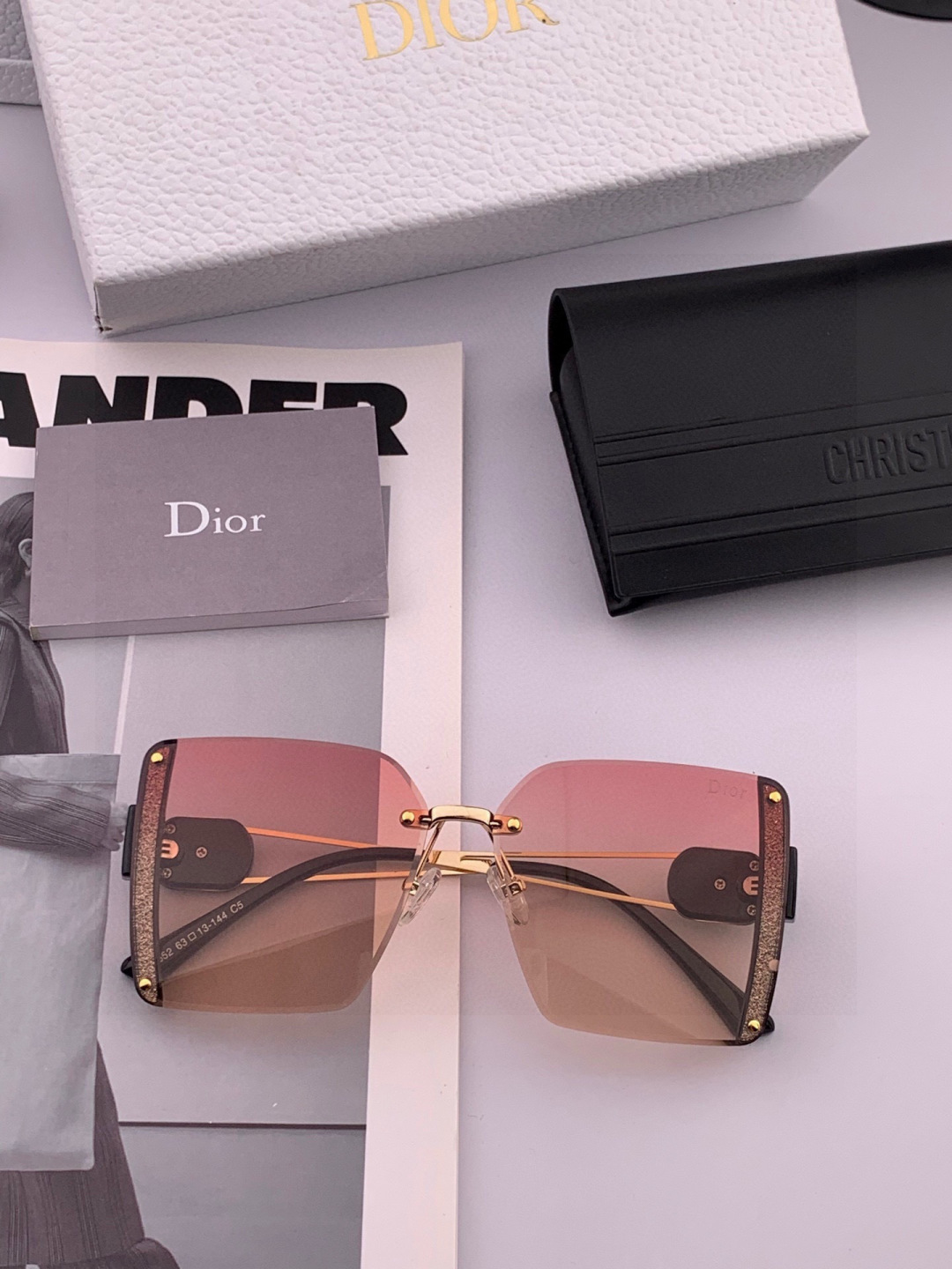 🔺 【DIOR-迪奥】开春新款 潮流爆款 时尚方框太阳镜 高品质 佩戴舒适 网红潮款墨镜 型号：D223