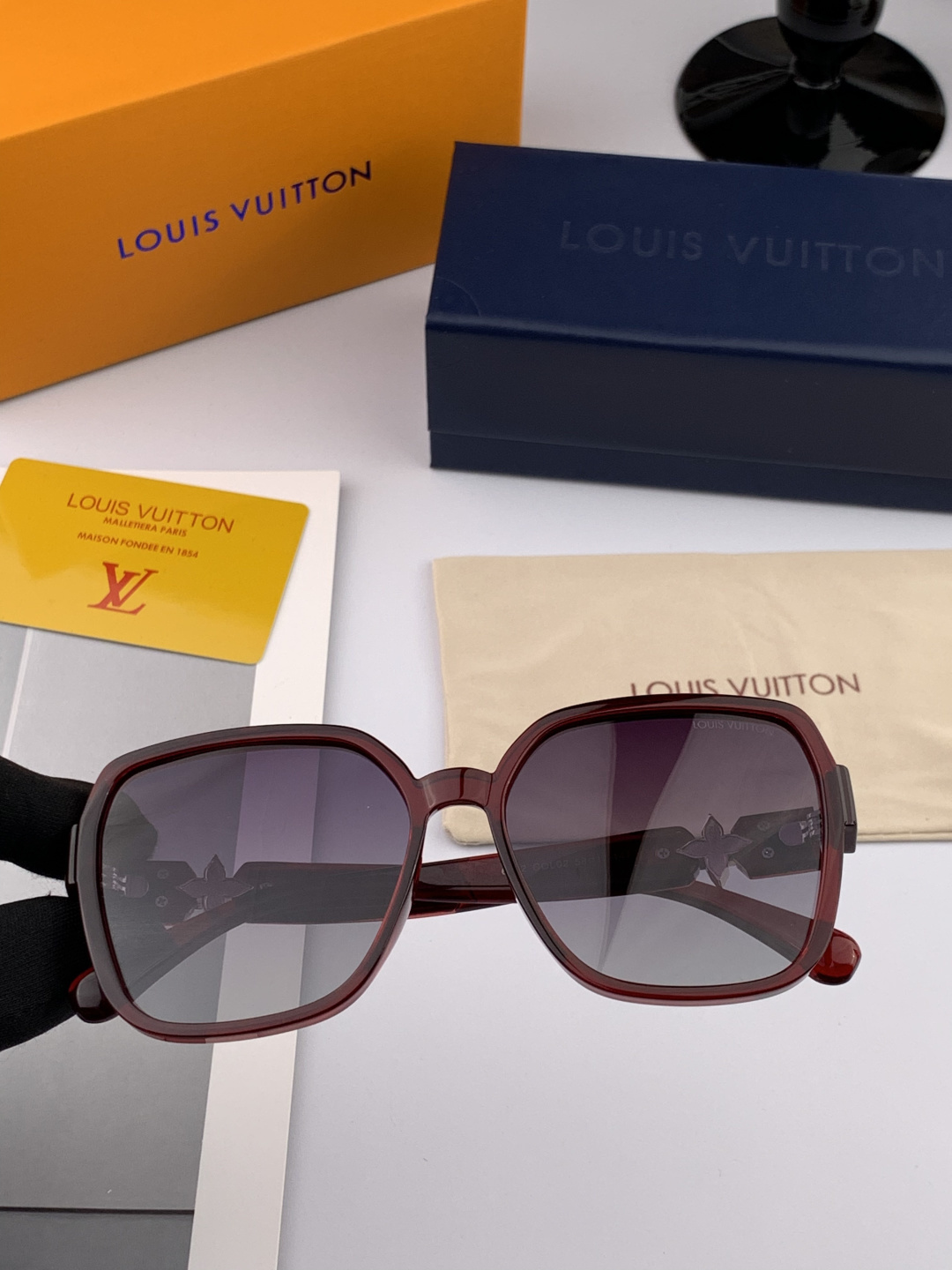 【TR偏光系列】lv大框太阳镜墨镜经典的方框设计，不挑脸型，无论搭配大衣还是连衣裙都非常显气质偏光镜片预