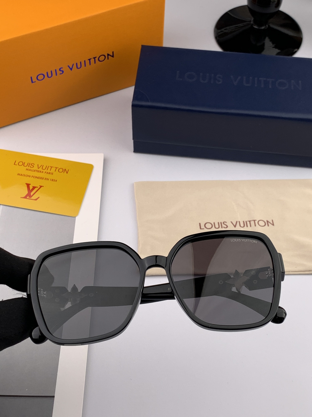 【TR偏光系列】lv大框太阳镜墨镜经典的方框设计，不挑脸型，无论搭配大衣还是连衣裙都非常显气质偏光镜片预