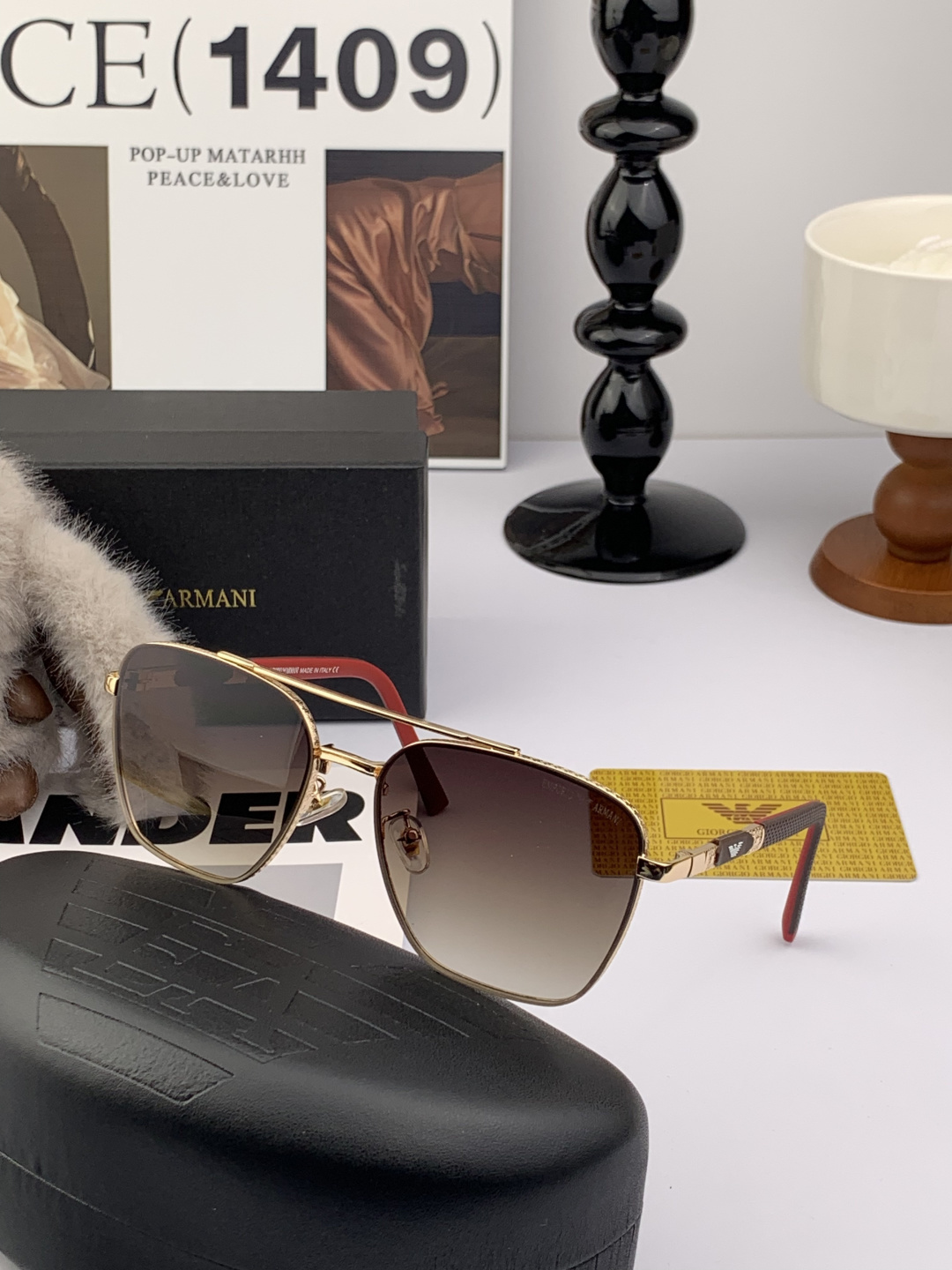 【阿玛尼】新款超百搭金属太阳镜、造型轮廓超大镜框完美修饰脸型，时尚超级百搭 ！型号：A82230