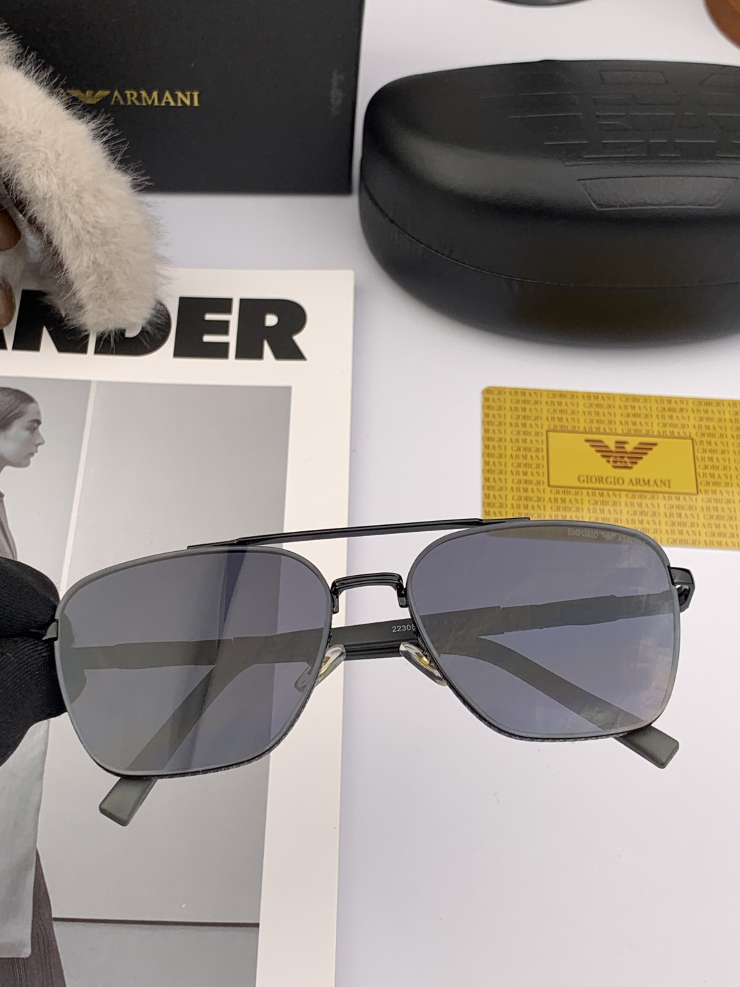 【阿玛尼】新款超百搭金属太阳镜、造型轮廓超大镜框完美修饰脸型，时尚超级百搭 ！型号：A82230