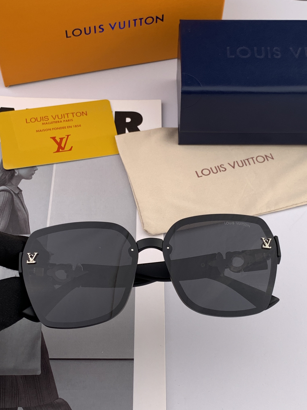 【TR偏光系列】lv大框太阳镜墨镜经典的方框设计，不挑脸型，无论搭配大衣还是连衣裙都非常显气质偏光镜片预