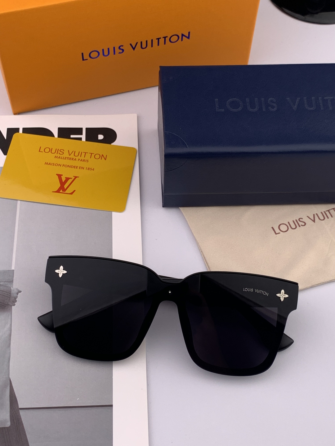 LV 开春新款 潮流爆款 时尚方框太阳镜 高品质 佩戴舒适 网红潮款墨镜 型号L6303