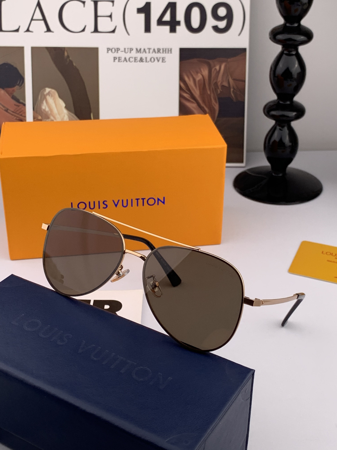 LV 男款炫彩飞行员偏光太阳镜 ❤️材质：高清尼龙加厚卡槽高清偏光镜片 🌹无边框镜架💕颜👍型号：L189