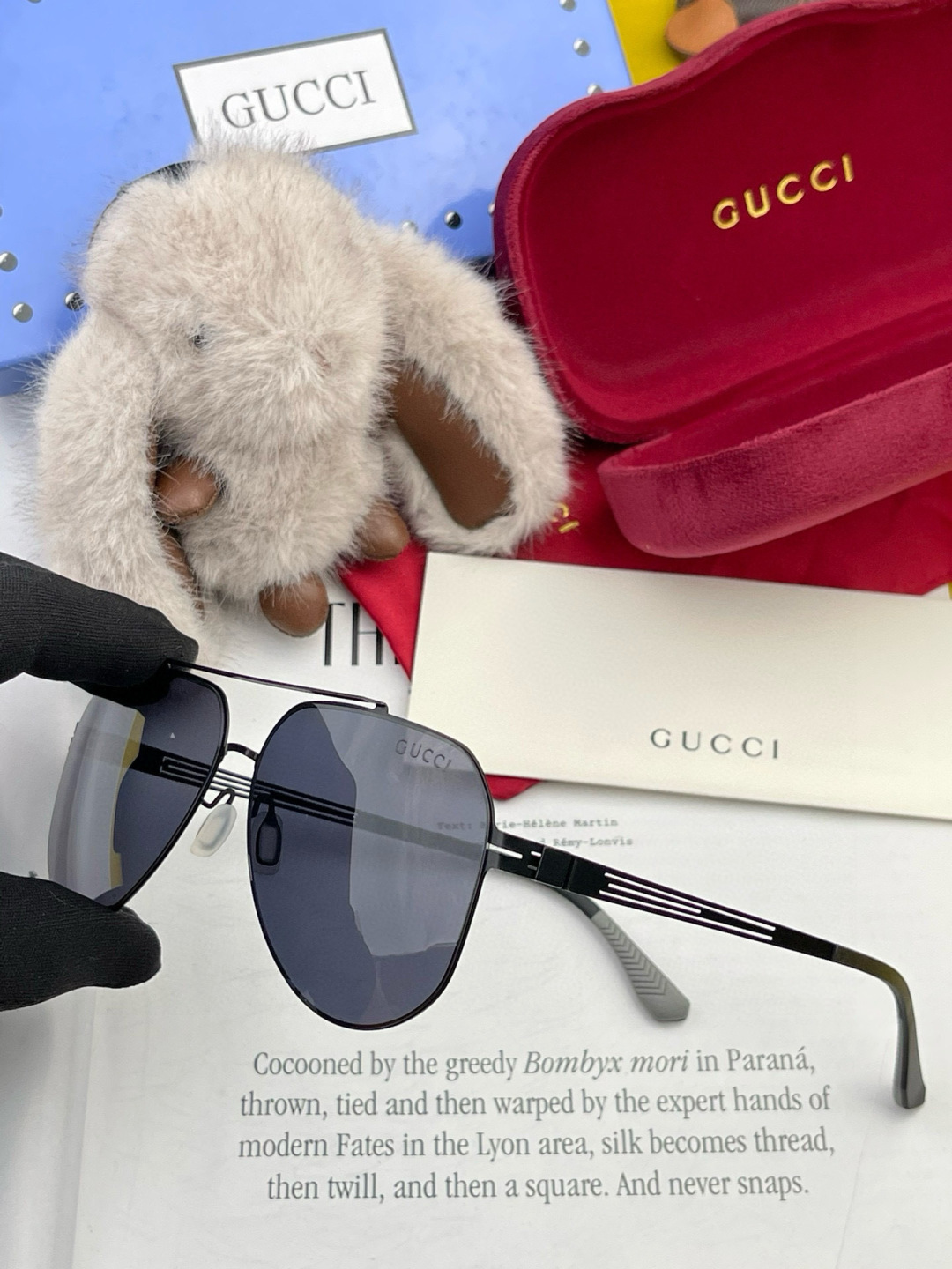 ♦️ GUCCI 新款男女情侣款太阳镜iP电镀永不褪色 超轻超有弹性整幅眼镜无螺丝重要的是压不坏 高清尼
