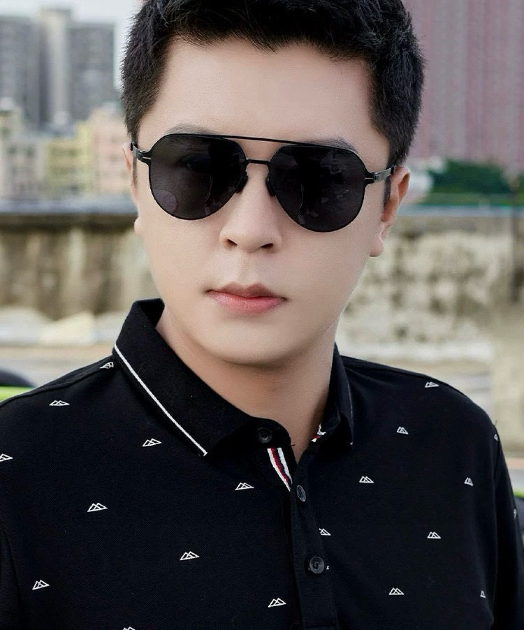 ♦️ GUCCI 新款男女情侣款太阳镜iP电镀永不褪色 超轻超有弹性整幅眼镜无螺丝重要的是压不坏 高清尼