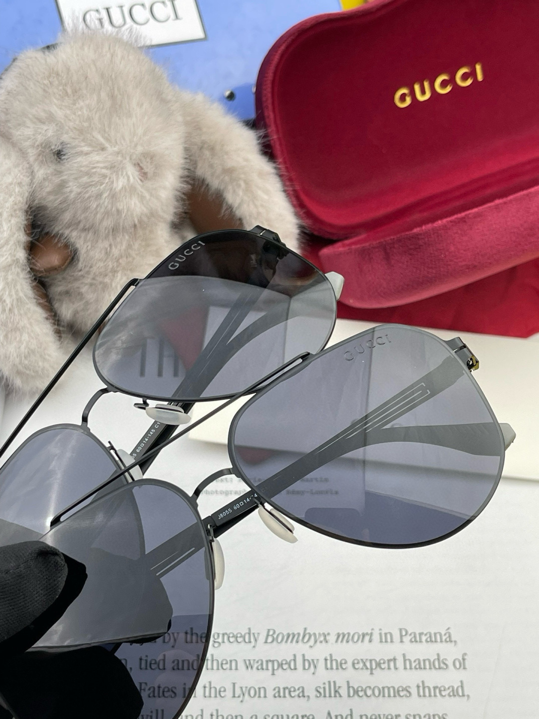 ♦️ GUCCI 新款男女情侣款太阳镜iP电镀永不褪色 超轻超有弹性整幅眼镜无螺丝重要的是压不坏 高清尼