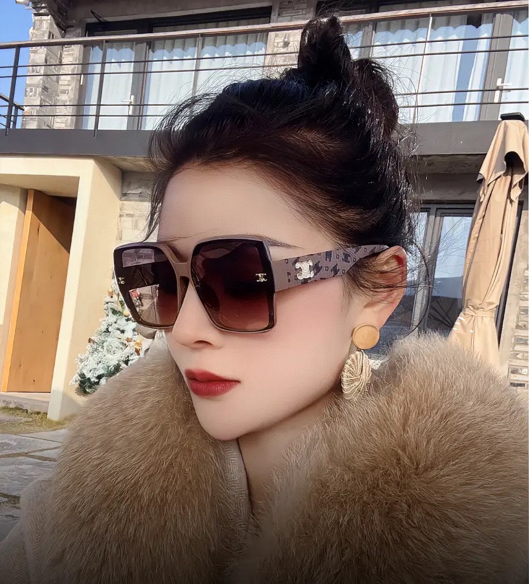 🌷🌷瑟琳新款到货🆕🆕TR材制作而成[酷][酷]高品质 2⃣️色潮品[强][强]大框型太阳镜➕简约logo