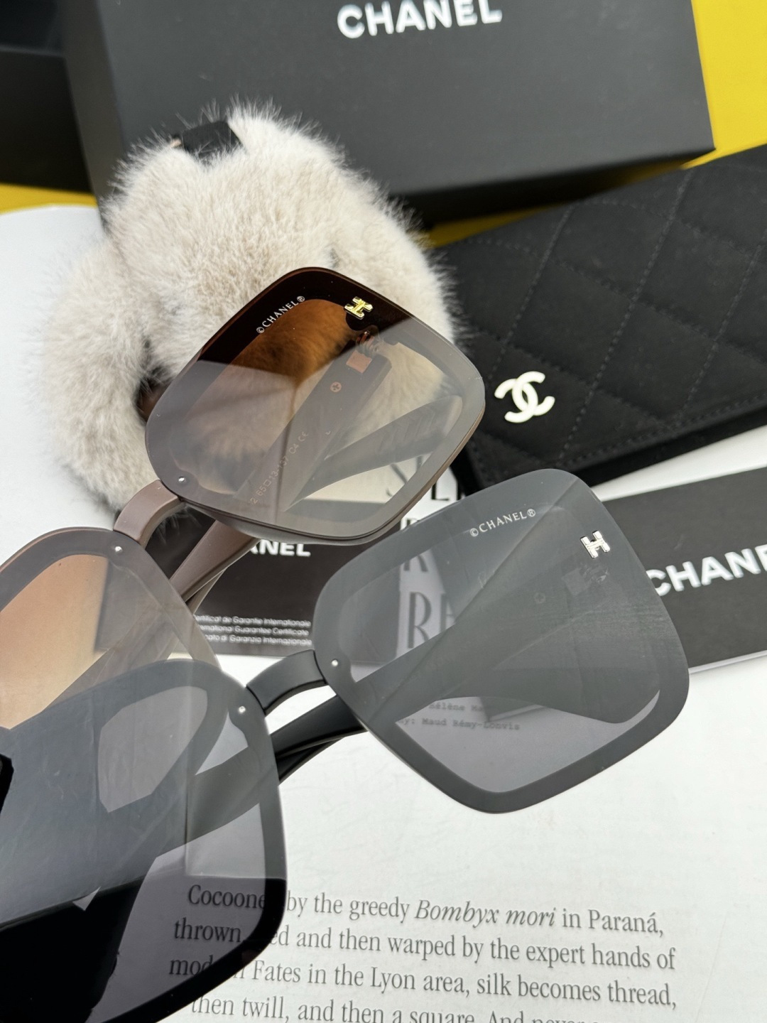 新品CHANEL 香奈儿太阳镜以独特魅力和前卫风格诠释春夏最新眼镜，质感超好佩带舒适 型号：CH2305