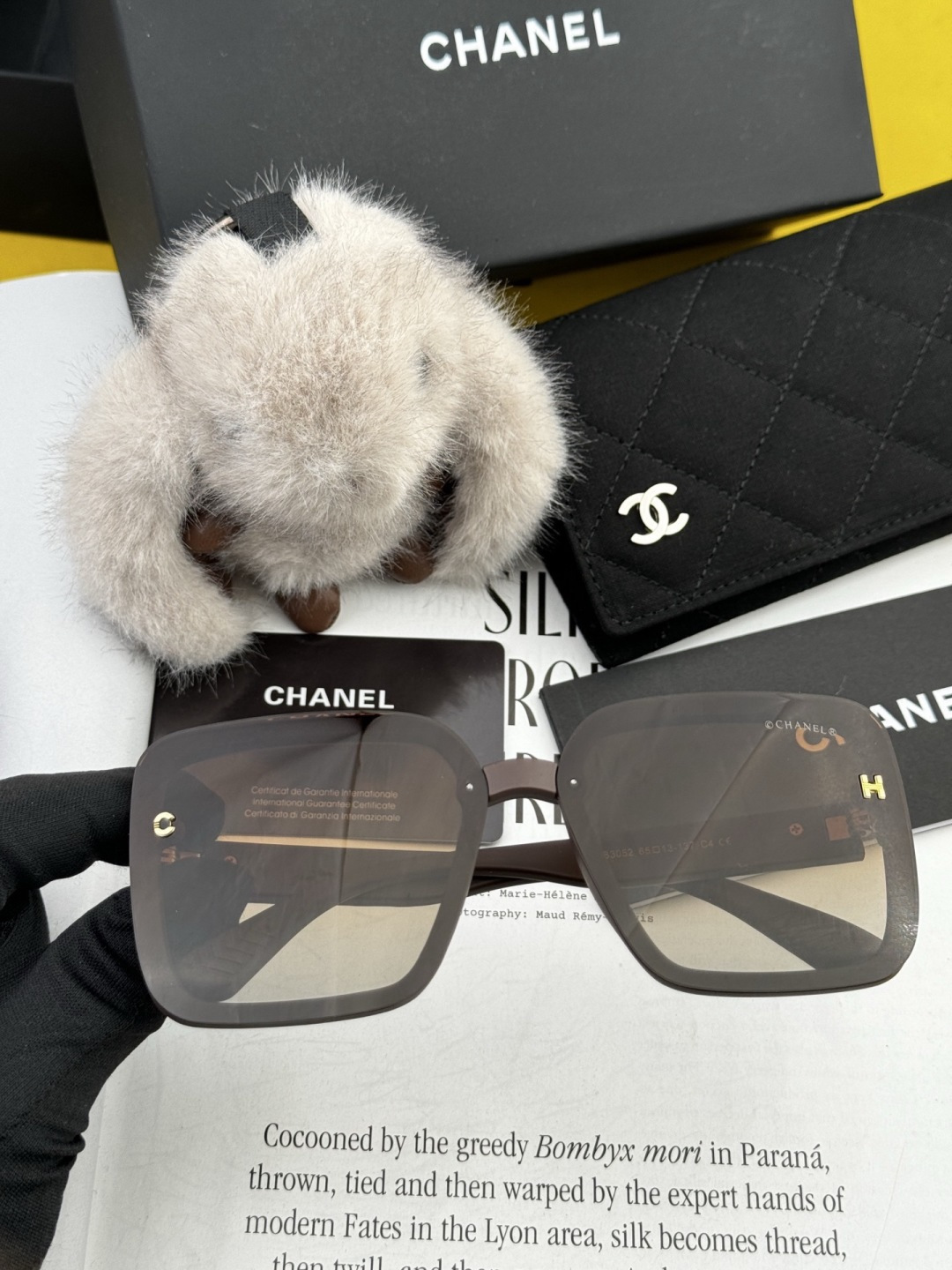 新品CHANEL 香奈儿太阳镜以独特魅力和前卫风格诠释春夏最新眼镜，质感超好佩带舒适 型号：CH2305