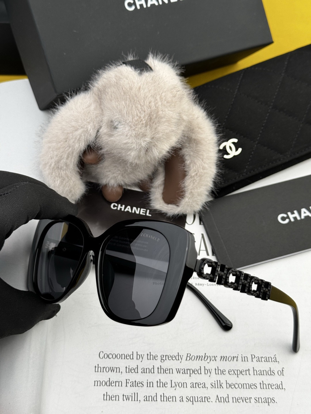 香奈儿 开春新款太阳镜 各路网红纷纷带起气场满分‼️ 俏皮甜美.上脸效果更佳.金属质感超好 型号：CH3