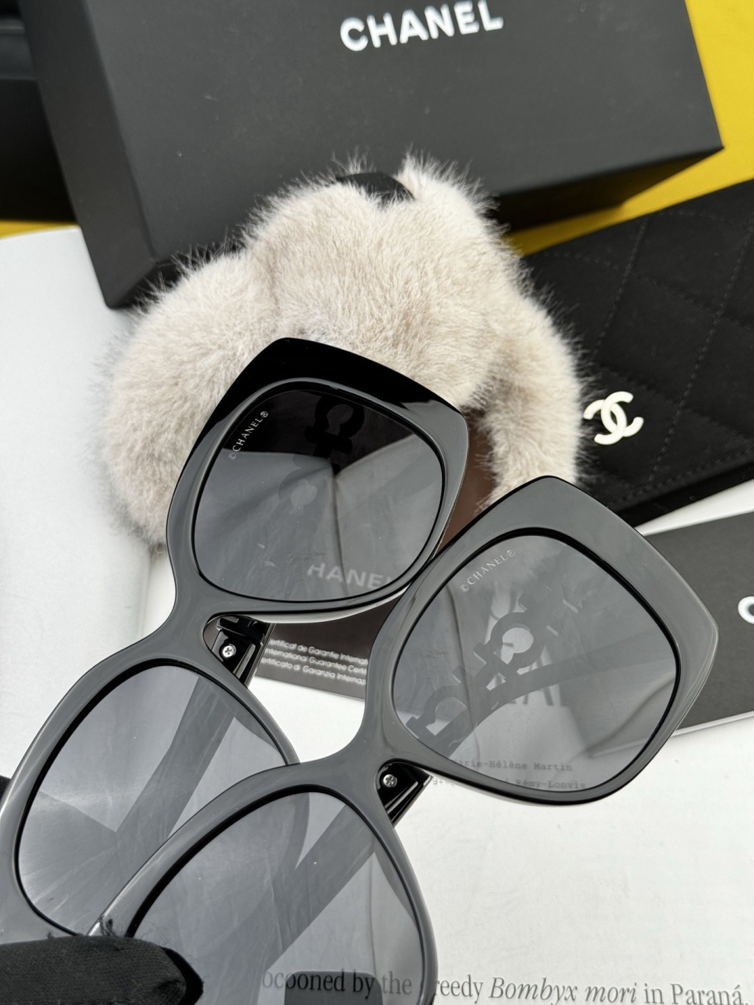 香奈儿 开春新款太阳镜 各路网红纷纷带起气场满分‼️ 俏皮甜美.上脸效果更佳.金属质感超好 型号：CH3