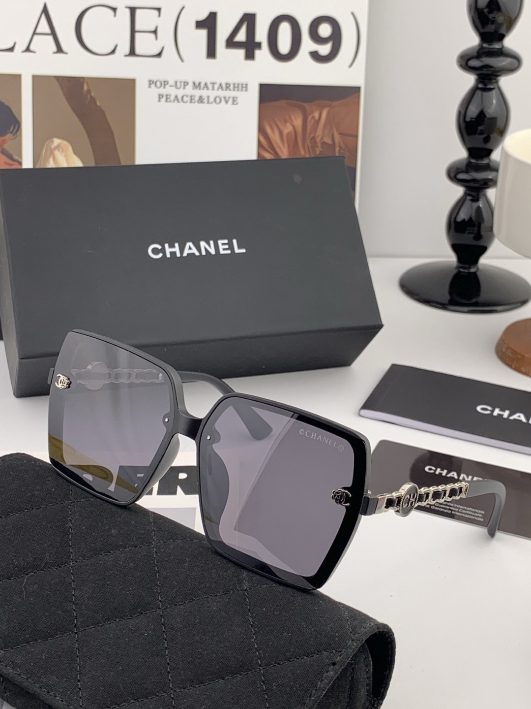 香奈儿 开春新款太阳镜 各路网红纷纷带起气场满分‼️ 俏皮甜美.上脸效果更佳.金属质感超好 型号：CH0