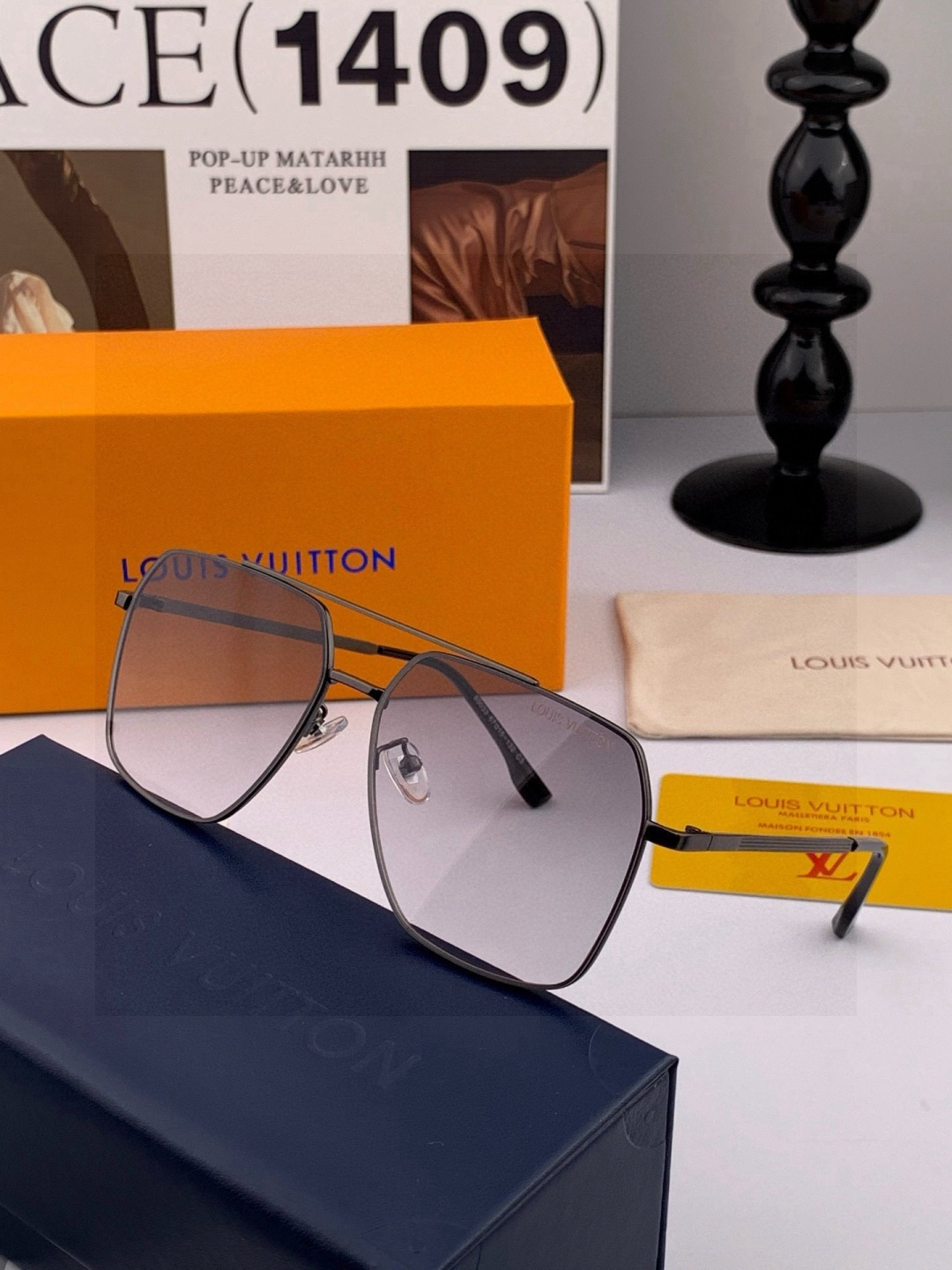 ♦️LV 新款男女情侣款太阳镜多边形墨镜iP 电镀永不褪色 超轻超有弹性整幅眼镜无螺丝重要的是压不坏 高