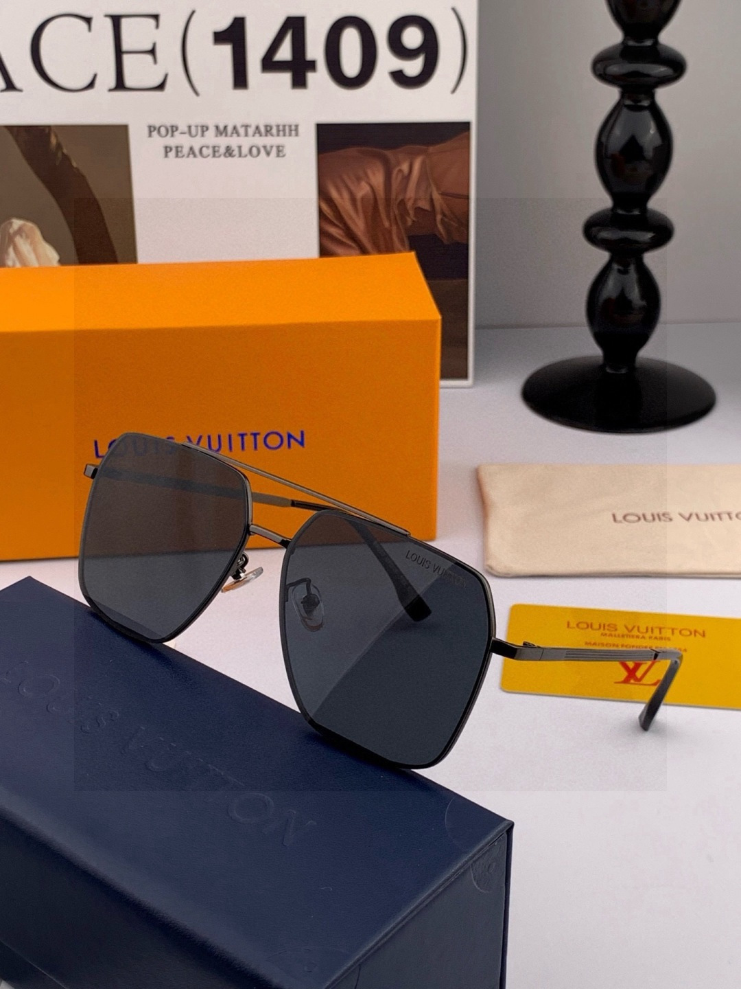 ♦️LV 新款男女情侣款太阳镜多边形墨镜iP 电镀永不褪色 超轻超有弹性整幅眼镜无螺丝重要的是压不坏 高