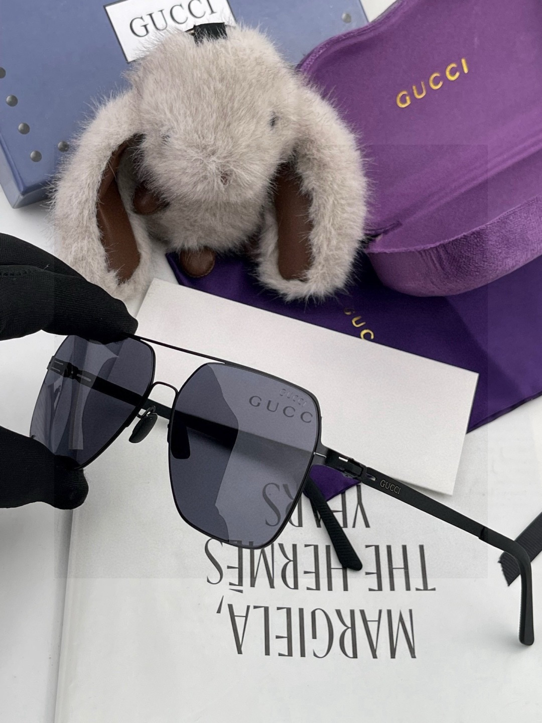 GUCC* 新款男女情侣款太阳iP 电镀永不褪色 卖点：超轻超有弹性整幅眼镜无螺丝重要的是压不坏、镜片：