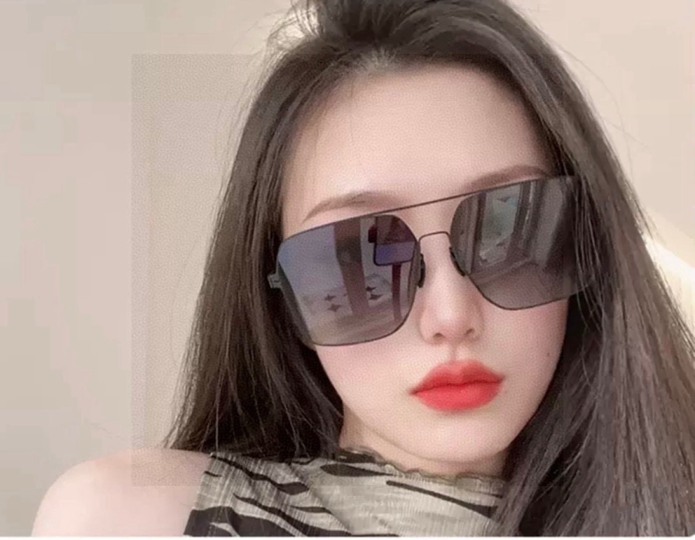 GUCC* 新款男女情侣款太阳iP 电镀永不褪色 卖点：超轻超有弹性整幅眼镜无螺丝重要的是压不坏、镜片：