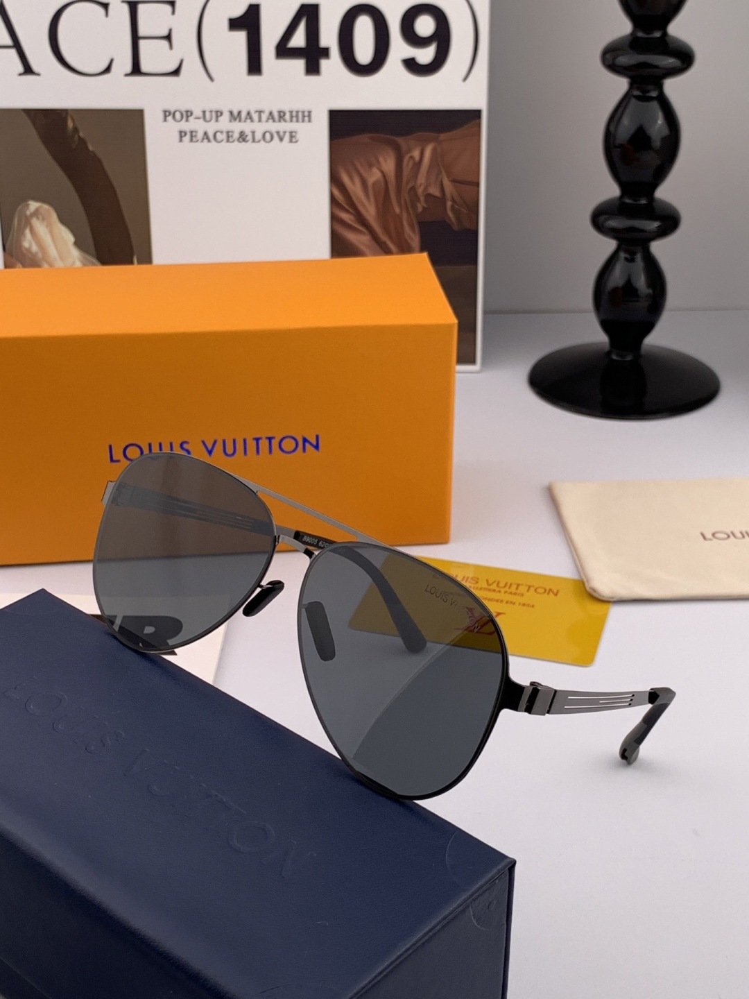 ♦️LV 新款男女情侣款太阳镜多边形墨镜iP 电镀永不褪色 超轻超有弹性整幅眼镜无螺丝重要的是压不坏 高