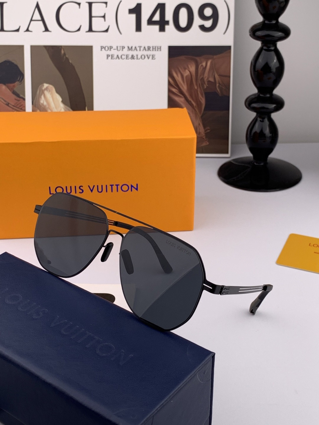 ♦️LV 新款男女情侣款太阳镜多边形墨镜iP 电镀永不褪色 超轻超有弹性整幅眼镜无螺丝重要的是压不坏 高