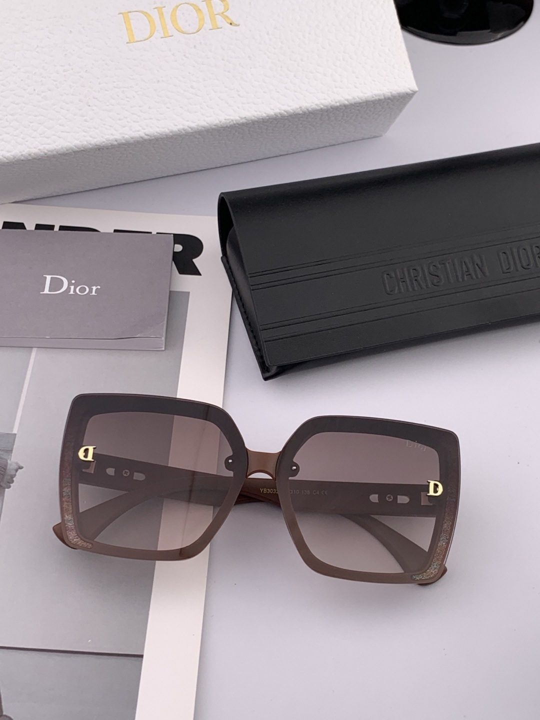 🔺 【DIOR-迪奥】开春新款 潮流爆款 时尚方框太阳镜 高品质 佩戴舒适 网红潮款墨镜 型号：D230