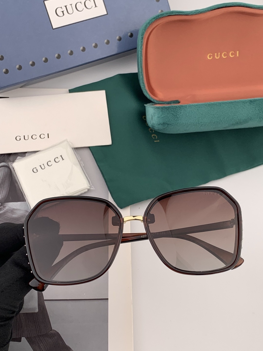 【TR偏光系列】Gucci 经典的方框设计，不挑脸型，无论搭配大衣还是连衣裙都非常显气质偏光镜片预防紫外