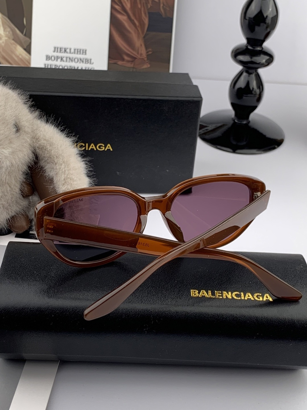 巴黎世家开春新款一体镜 小框太阳镜男女同款 😎 爆款大框尼龙太阳镜 超逼格超酷 镜腿品牌设计感强 nic