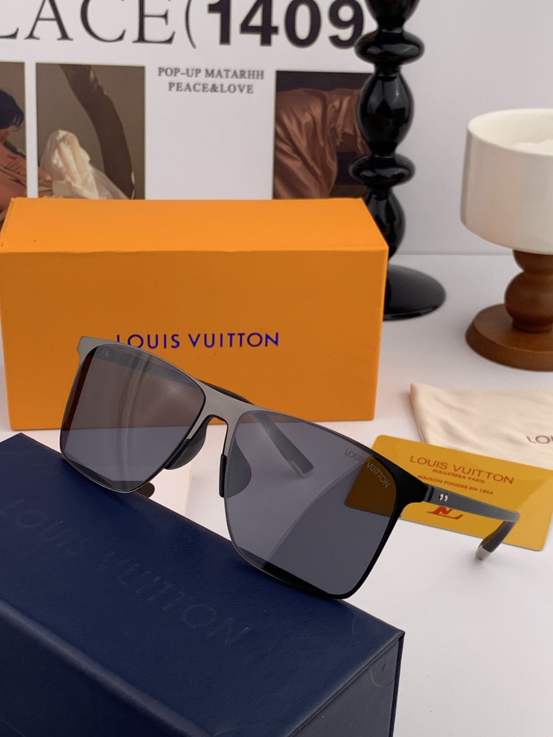 LV 男款炫彩飞行员偏光太阳镜 ❤️材质：高清尼龙加厚卡槽高清偏光镜片 🌹无边框镜架💕颜👍型号：L125