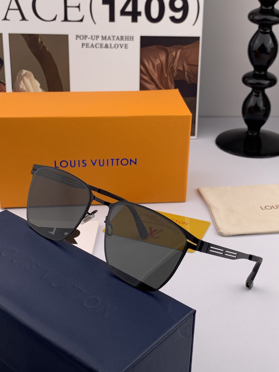 ♦️LV 新款男女情侣款太阳镜多边形墨镜iP 电镀永不褪色 超轻超有弹性整幅眼镜无螺丝重要的是压不坏 高