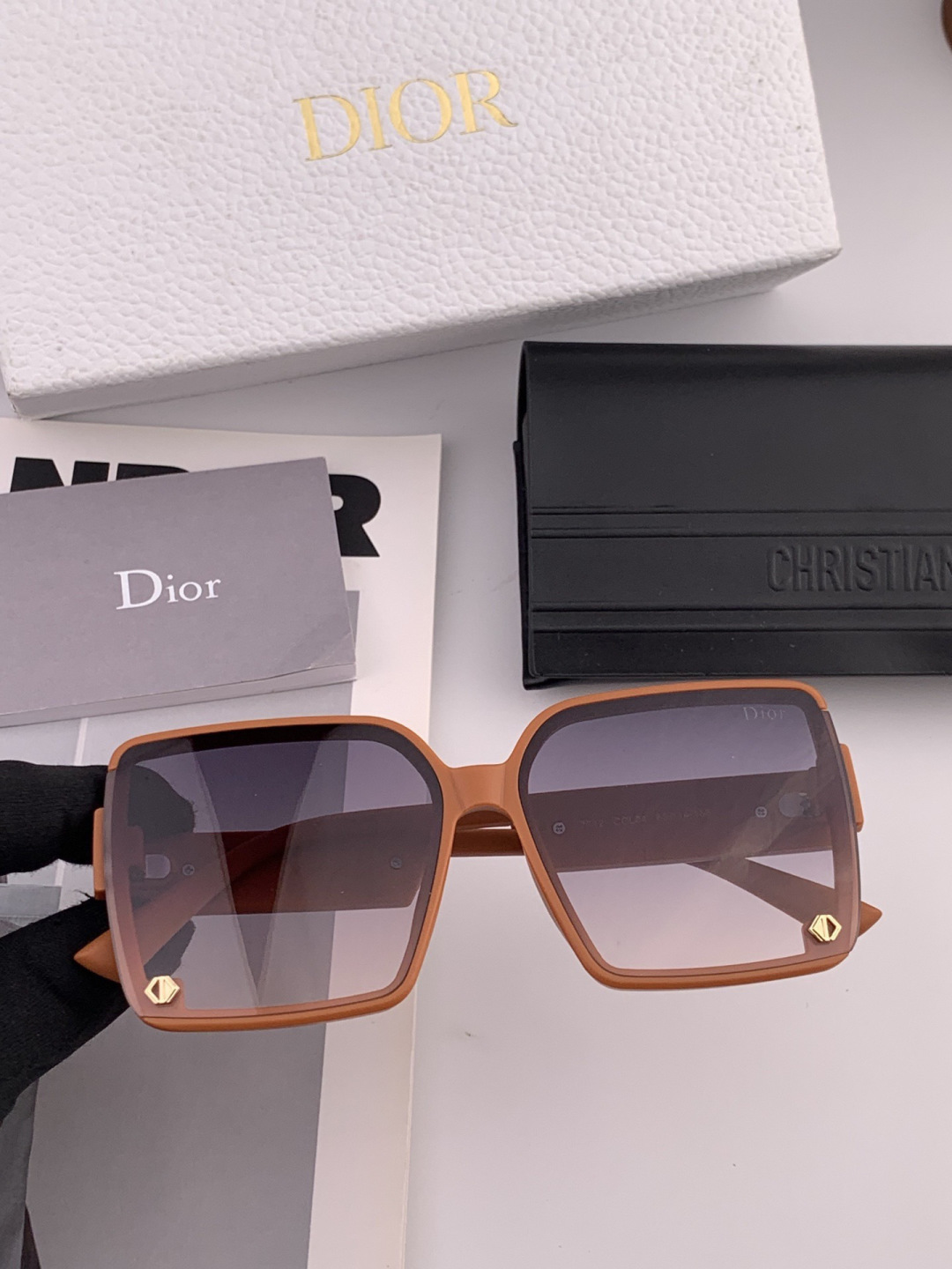 🔺 【DIOR-迪奥】开春新款 潮流爆款 时尚方框偏光太阳镜 高品质 佩戴舒适 网红潮款墨镜 女士高清尼